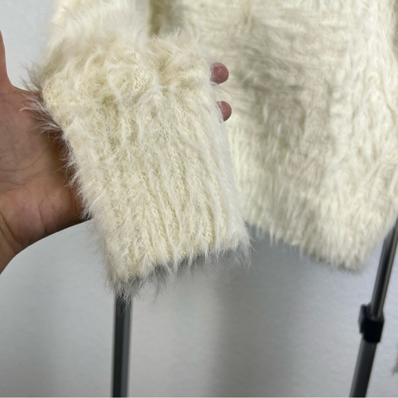 Future Collective Women’s Cozy Cream Fuzzy Sweater Size XXS - Picture 3 of 8